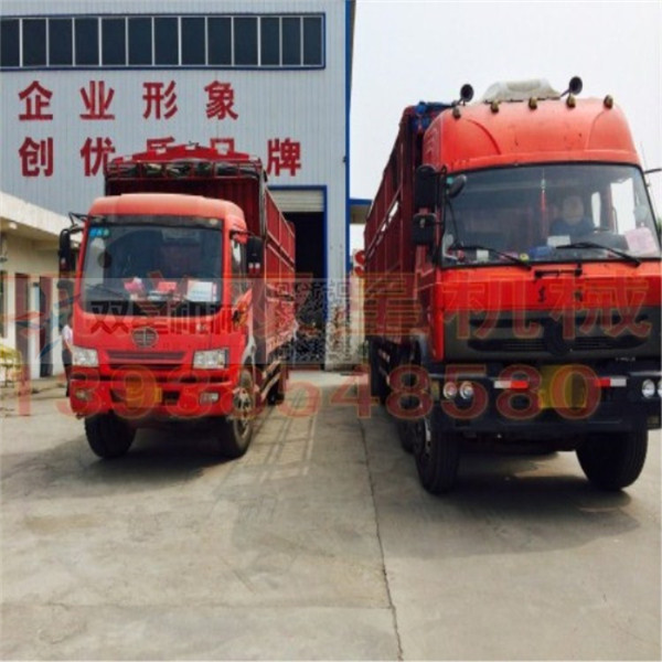 油桶破碎機(jī)設(shè)備時(shí)產(chǎn)12噸廠家發(fā)貨現(xiàn)場