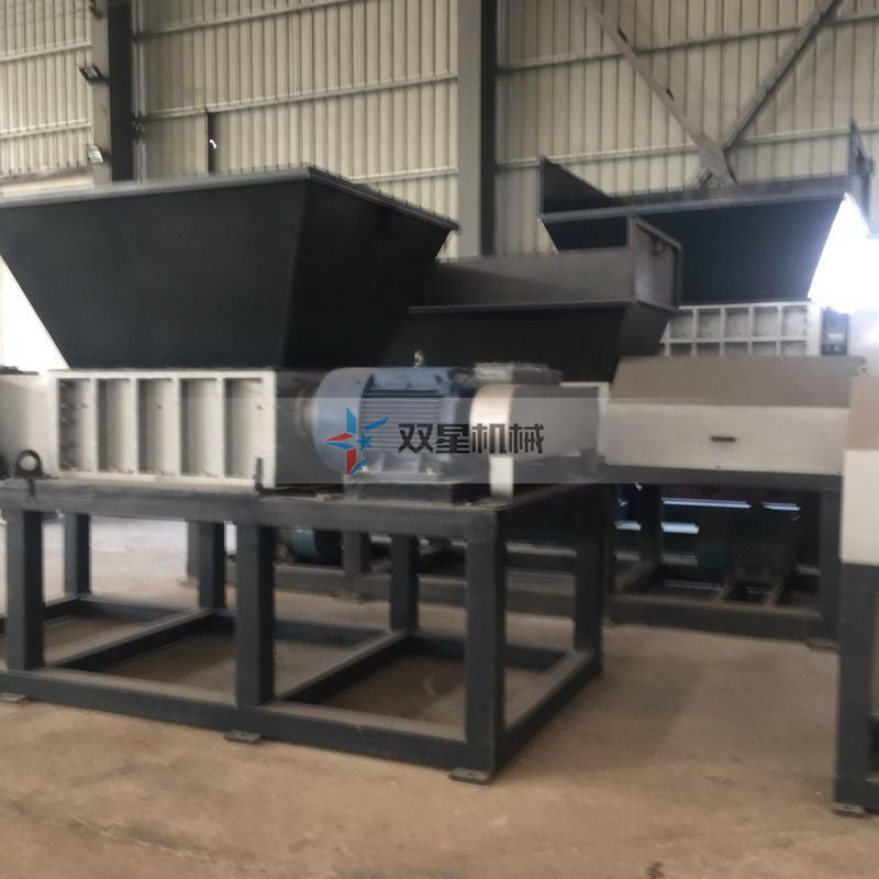 廢鐵撕碎機廠家不斷改良，提高設備品質