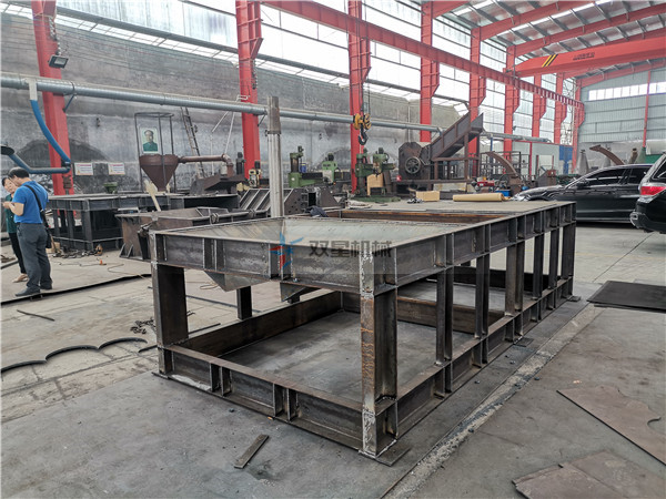 廢鋼破碎機設備客戶現(xiàn)場考察