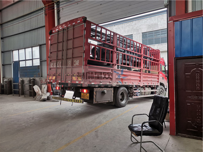 金屬撕碎機(jī)1400型發(fā)貨