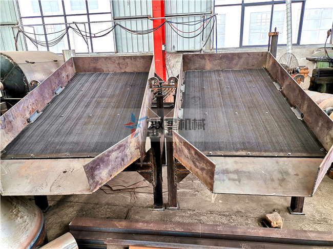 金屬破碎機配件-振動篩現(xiàn)場拍攝