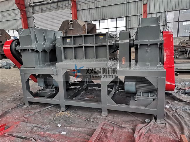 1000金屬桶撕碎機設備現(xiàn)場拍照