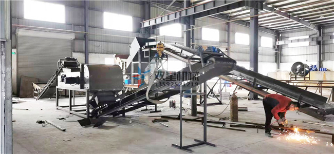 <a href='http://www.8xqdr.cn/feilv/1660.html' target='_blank'><span>斷橋鋁破碎機</span></a>生產(chǎn)線