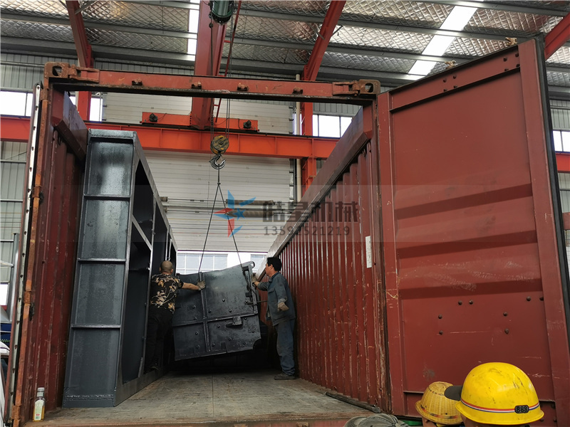 <a href='http://www.8xqdr.cn/feilv/1660.html' target='_blank'><span>斷橋鋁破碎機(jī)</span></a>設(shè)備出口網(wǎng)南非客戶