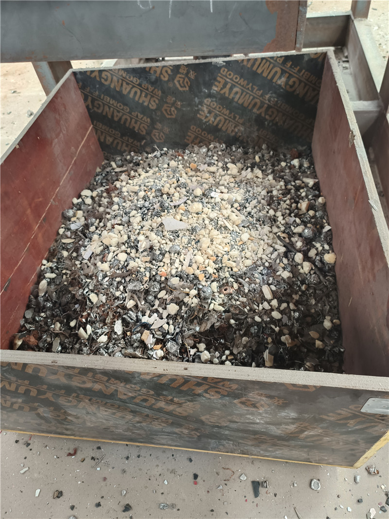 客戶廢舊小家電通過(guò)<a href='http://www.8xqdr.cn/psxl/1279.html' target='_blank'><span>廢鋁破碎</span></a>機(jī)破碎分選效果