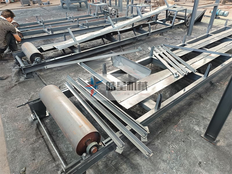 <a href='http://www.8xqdr.cn' target='_blank'><span>鋁合金破碎機</span></a><a href='http://www.8xqdr.cn/psxl/1279.html' target='_blank'><span>廢鋁破碎</span></a>分選設(shè)備輸送帶設(shè)備生產(chǎn)現(xiàn)場