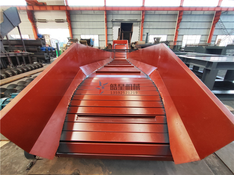 <a href='http://www.8xqdr.cn/psxl/1278.html' target='_blank'><span>斷橋鋁破碎</span></a>機(jī)配件鏈板輸送帶生產(chǎn)現(xiàn)場(chǎng)實(shí)拍